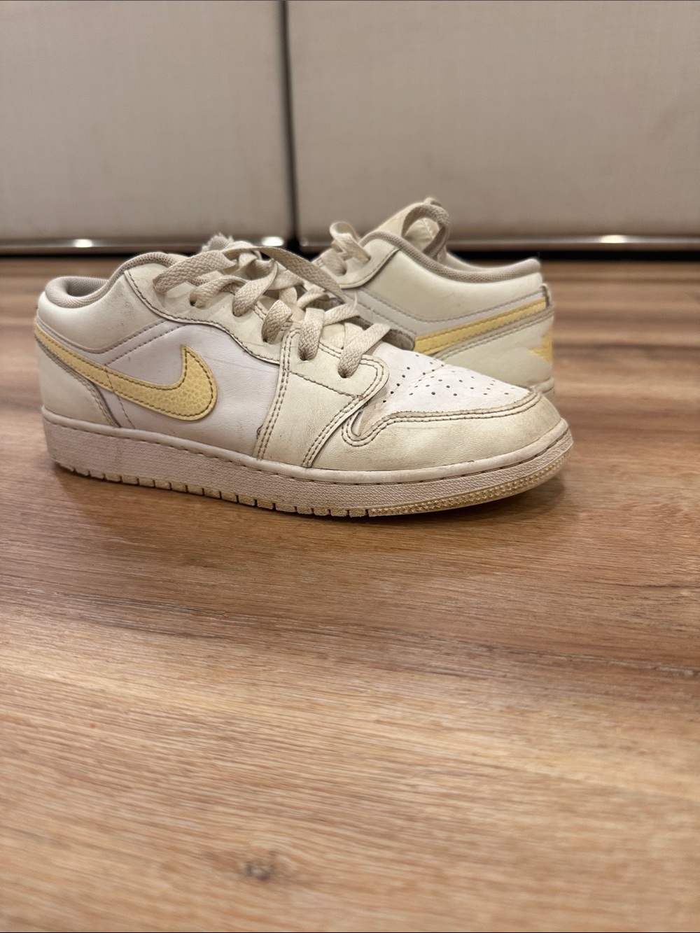 Jordan Kids Low-Top Sneakers in White and Pale Yellow